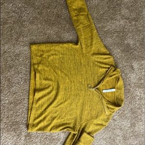 yellow sweater w zipper